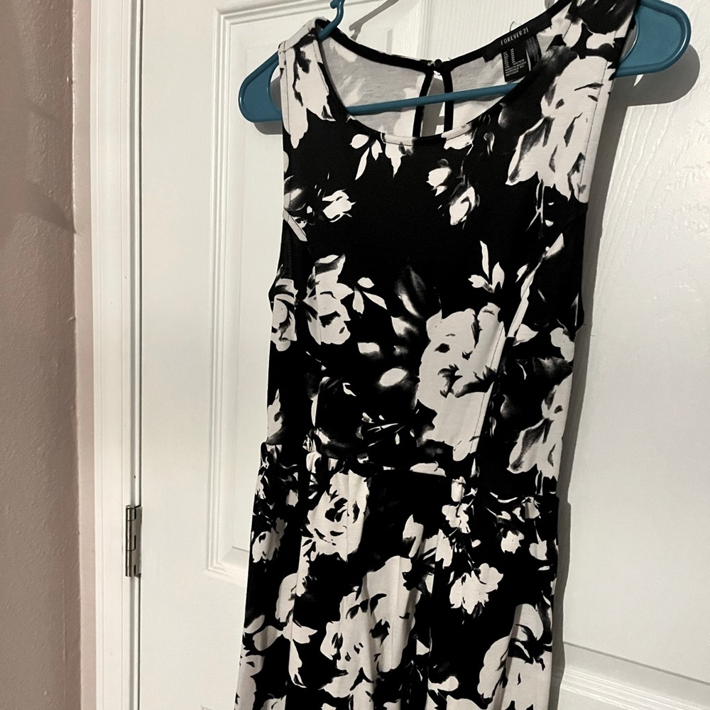 Flower Dress - Picture 2 of 5